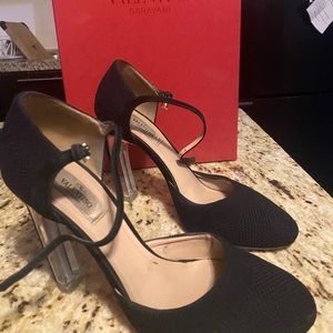 AUTHENTIC. Valentino Garvani. Heels.